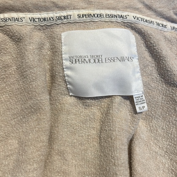 Victoria’s Secret Supermodel Essentials Sweater - Picture 9 of 9